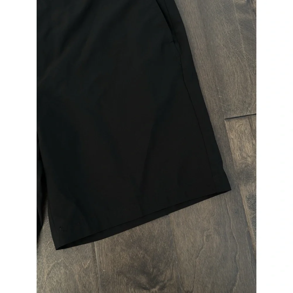 Izod Golf Mens Black Performance Shorts Slash Pockets Size 38W 9” Inseam Stretch